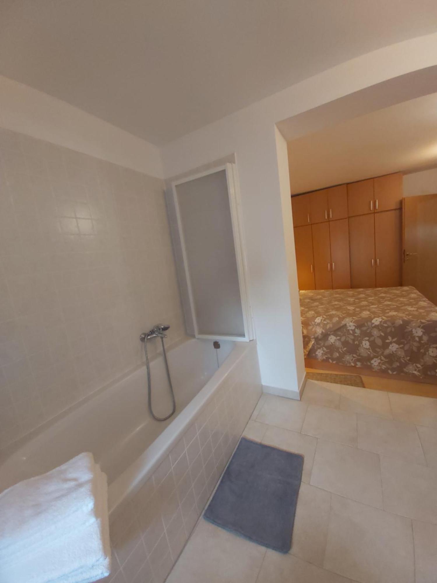 Apartman Luce With Shared Pool Zadar Dış mekan fotoğraf