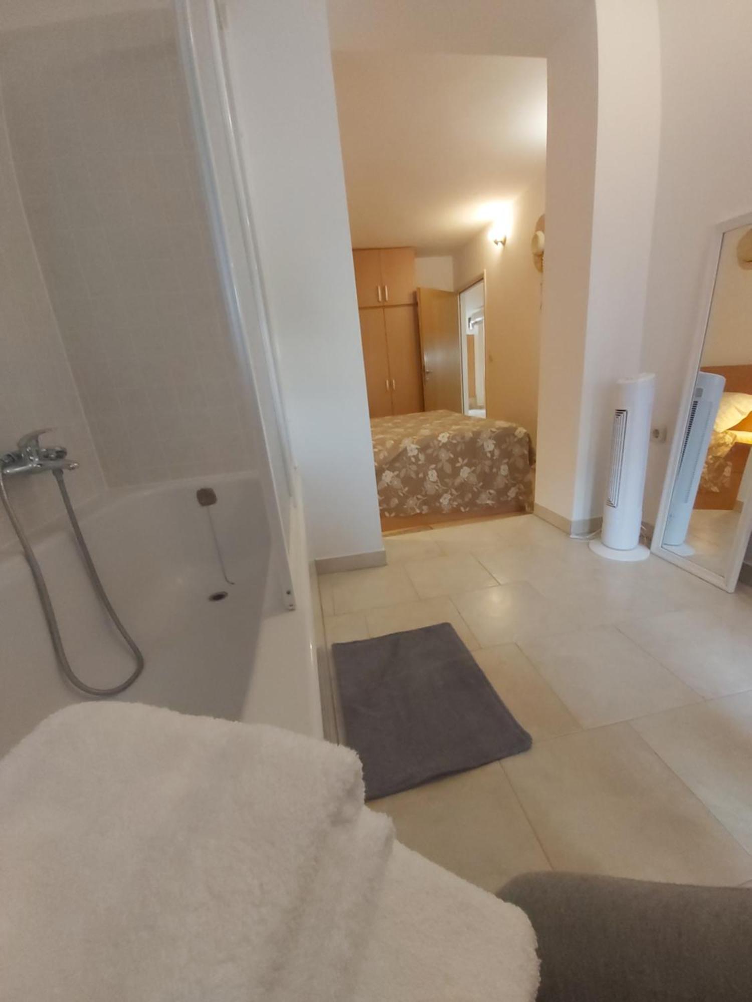 Apartman Luce With Shared Pool Zadar Dış mekan fotoğraf